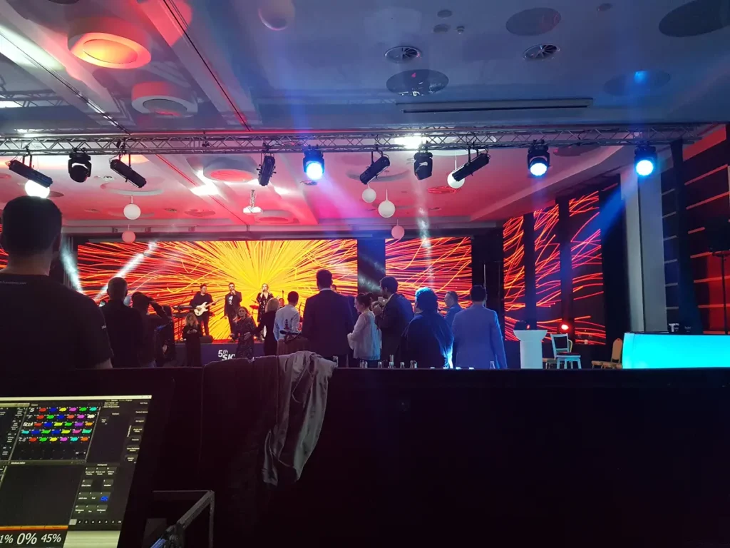 20191115_235755 Gală corporate cu scenă și ecran LED, sonorizare și lumini PartyDJ