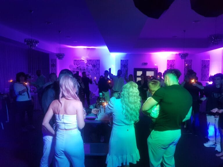 Moment festiv la tort, eveniment botez PartyDJ