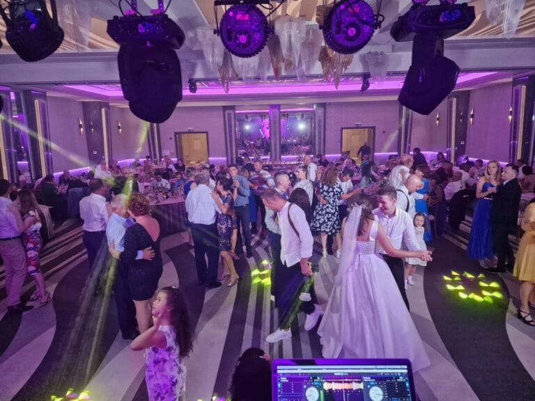 Ring de dans plin la nuntă, cu lumini inteligente PartyDJ